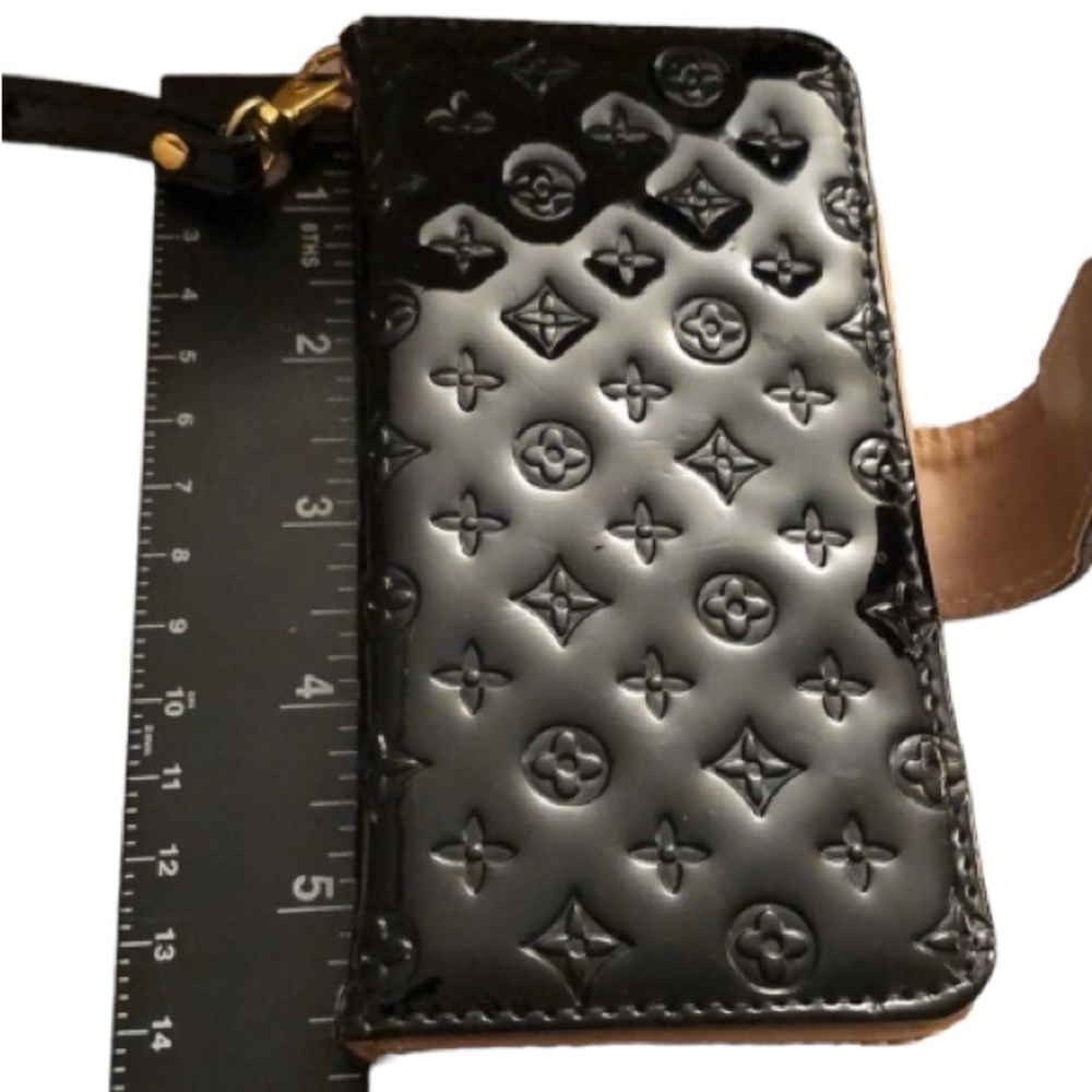 Black Patent Leather LV floral IPhone 6,7,8 magnetic clasp wristlet strap card